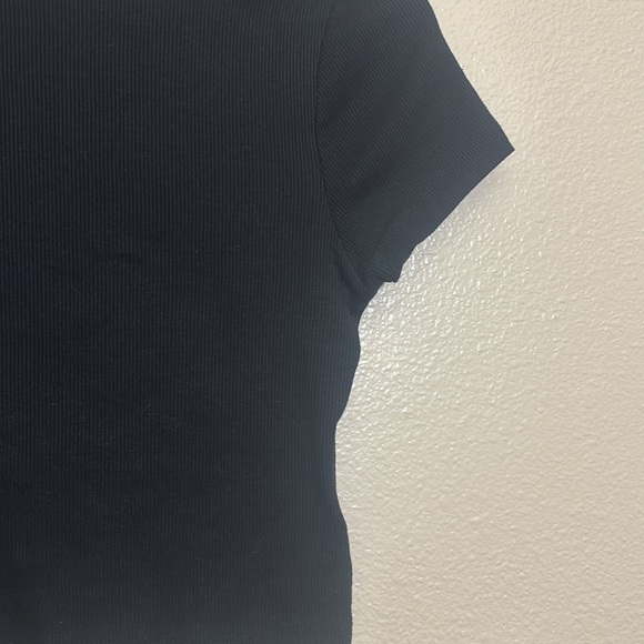 *4/15* Divided Basic Black Tee Ribbed - Picture 4 of 7
